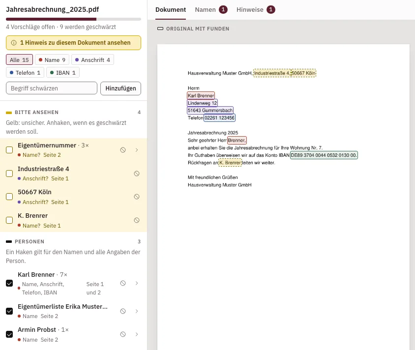 Prüfansicht mit Fundliste nach Personen und Original neben geschwärzter Fassung (erfundene Daten)